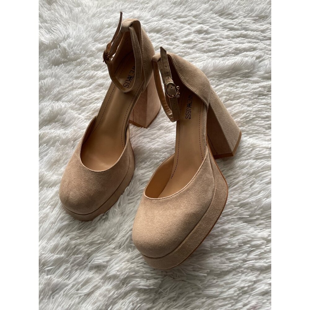 WET KISS Women's Beige Faux Suede Block Heel Platform Ankle Strap Shoes Size 10